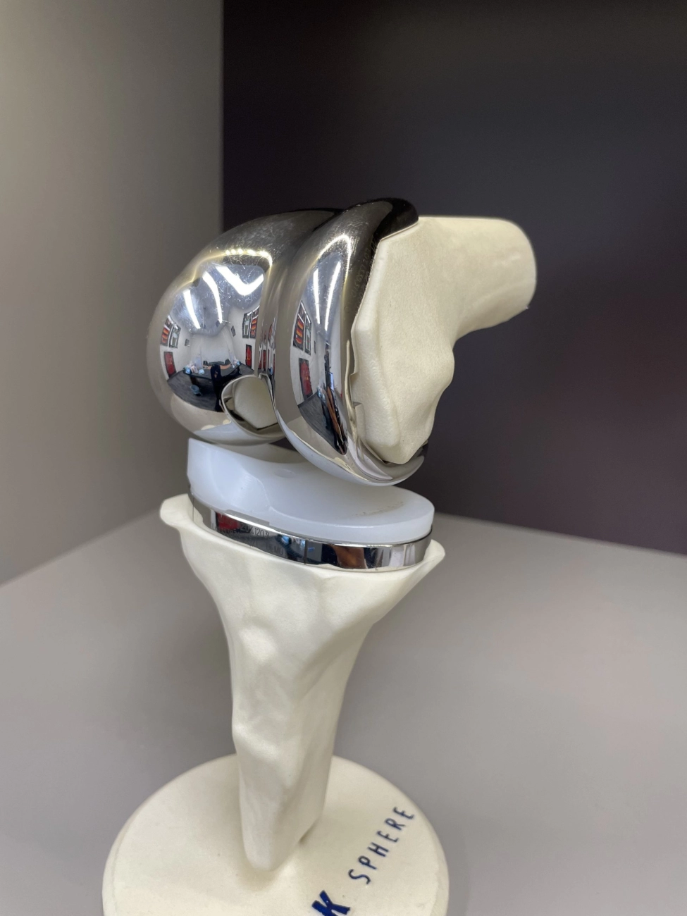 Materiales de prótesis de rodilla y biocompatibilidad