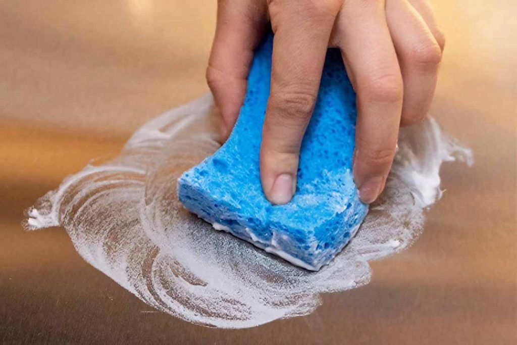 cómo eliminar arañazos del acero inoxidable cepillado