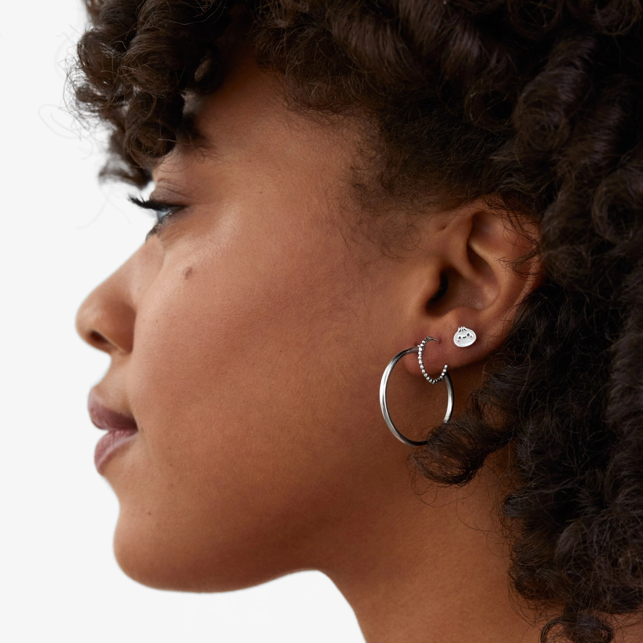 how to find a custom jewelry manufacturer