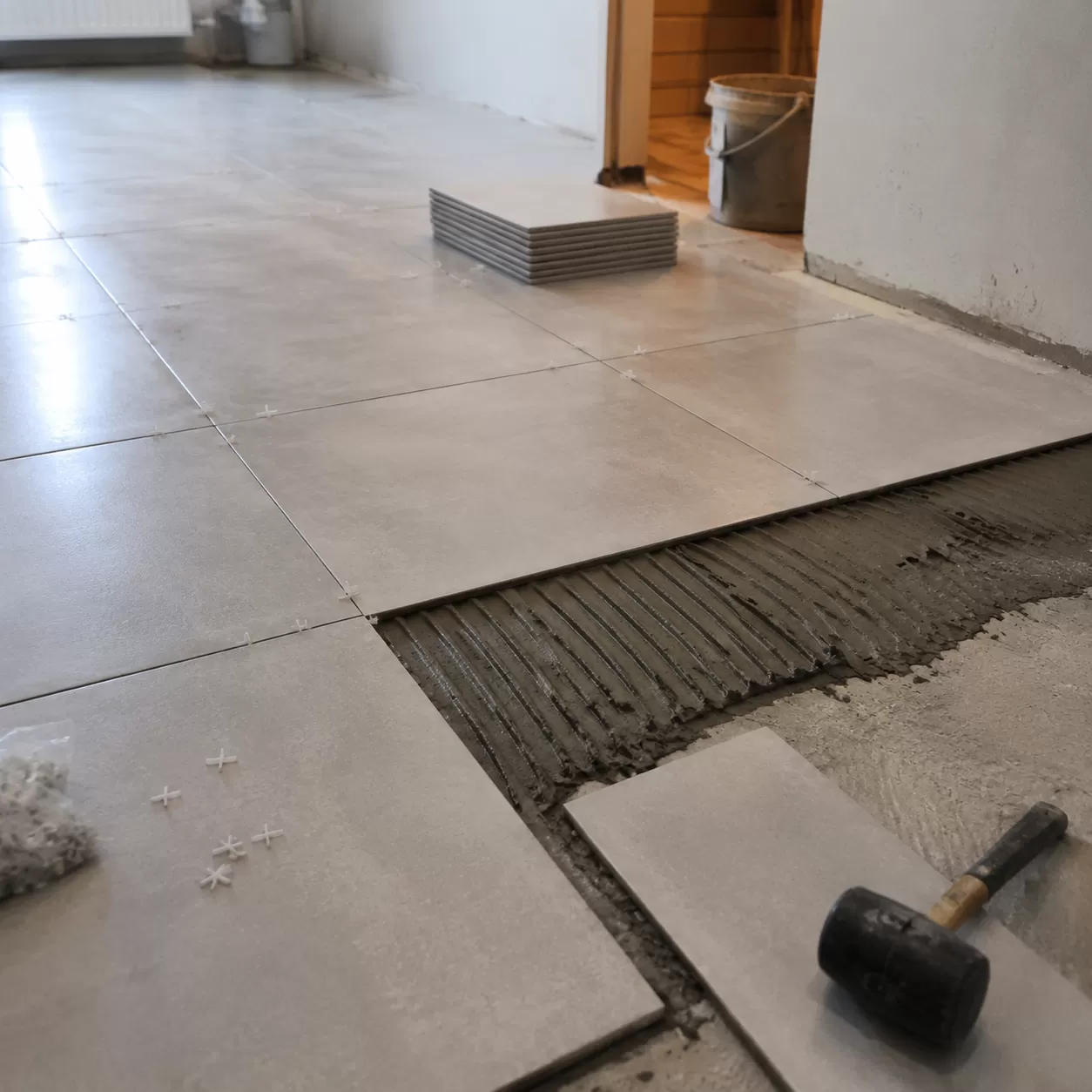 Mga Disbentahe ng Pag-install ng Porcelain Tile