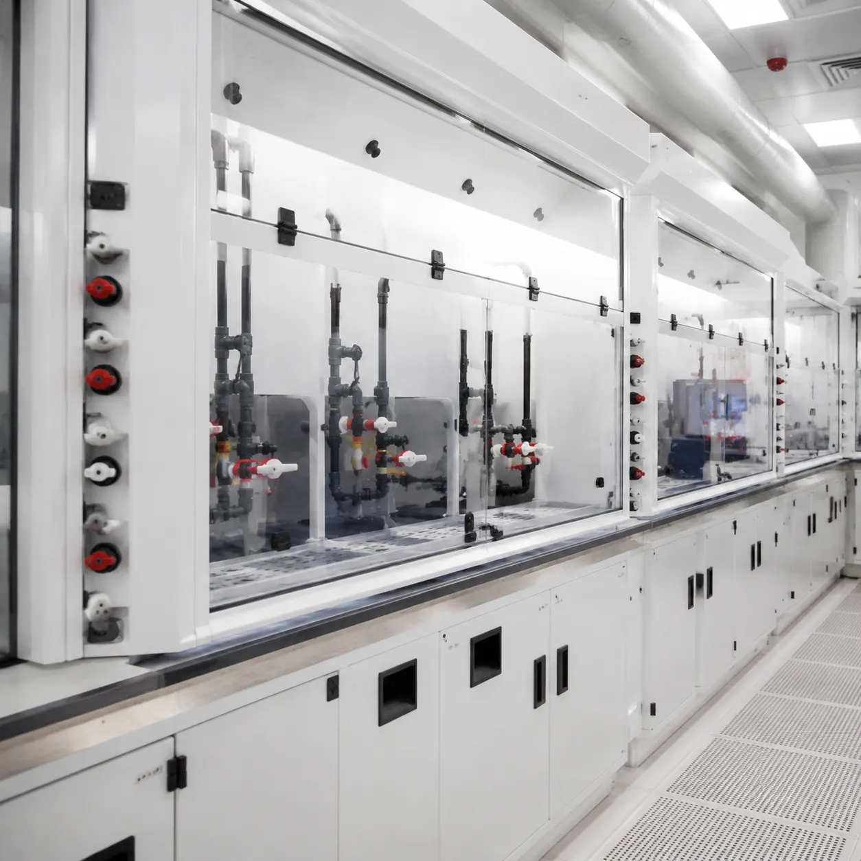 Cleanroom wet bench chemical safety system